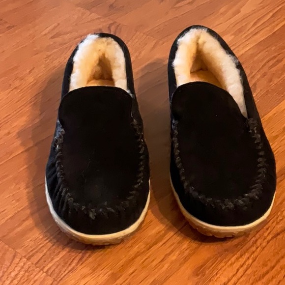 Minnetonka Black Leather Suede Sherpa-Lined Moccasin Shoes 💕 - Picture 2 of 6